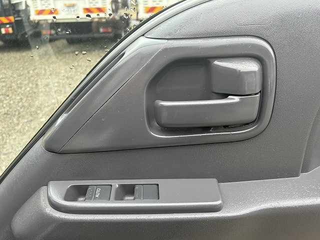 いすゞ エルフ 小型 バン TKG-NHR85AN(97940) 39枚目