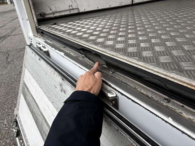 日野 レンジャー 増トン 冷蔵冷凍バン QKG-FE7JLAG(97950) 9枚目