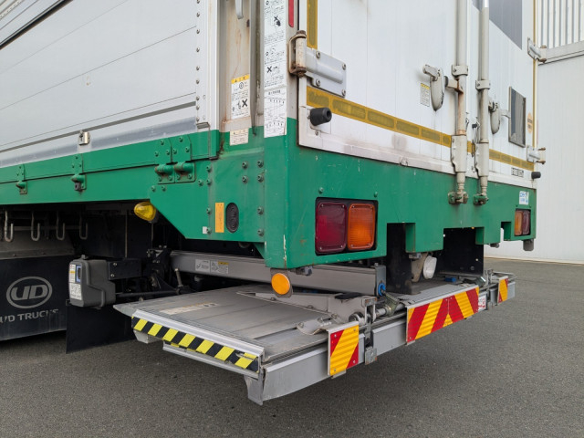 UDトラックス（日産） クオン 大型 ウィング QKG-CD5ZA(97959) 6枚目