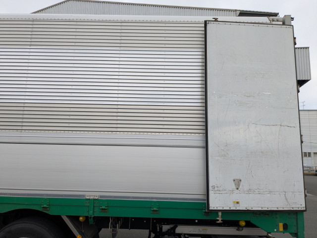 UDトラックス（日産） クオン 大型 ウィング QKG-CD5ZA(97959) 10枚目