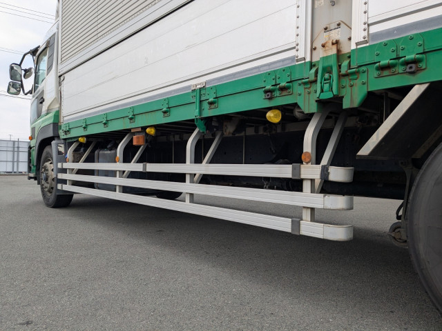 UDトラックス（日産） クオン 大型 ウィング QKG-CD5ZA(97959) 14枚目