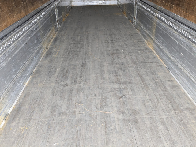 UDトラックス（日産） クオン 大型 ウィング QKG-CD5ZA(97959) 21枚目