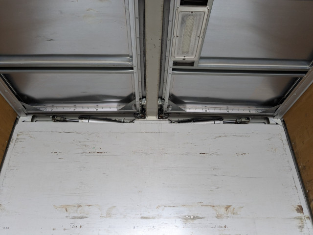 UDトラックス（日産） クオン 大型 ウィング QKG-CD5ZA(97959) 24枚目