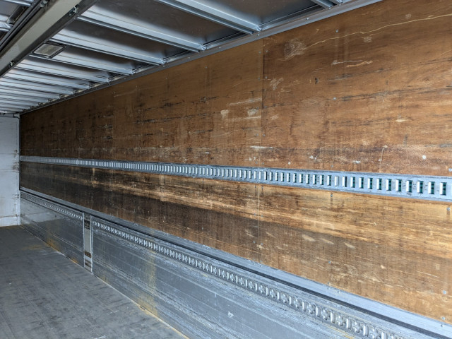 UDトラックス（日産） クオン 大型 ウィング QKG-CD5ZA(97959) 27枚目