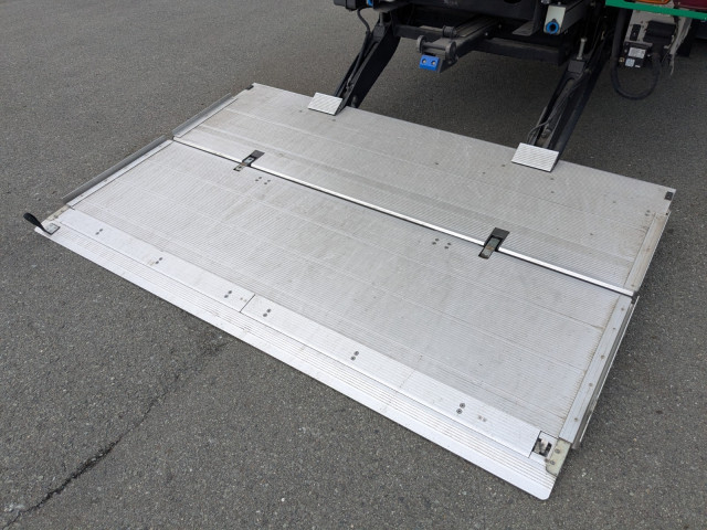 UDトラックス（日産） クオン 大型 ウィング QKG-CD5ZA(97959) 32枚目