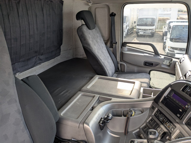 UDトラックス（日産） クオン 大型 ウィング QKG-CD5ZA(97959) 40枚目