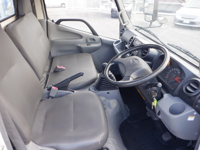 日野 デュトロ 小型 平ボディ SKG-XZU600M(97989) 30枚目