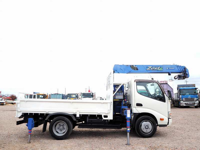 日野 デュトロ 小型 平ボディ（クレーン付） TKG-XZU640M(97996) 6枚目