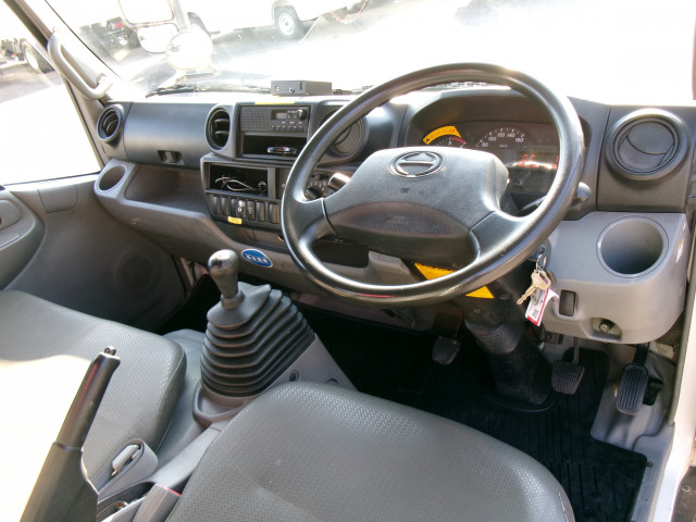 日野 デュトロ 小型 平ボディ（クレーン付） SKG-XZU650M(98002) 7枚目