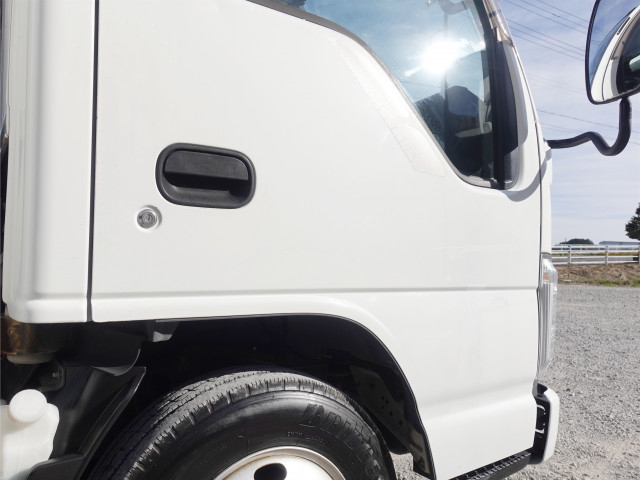 いすゞ エルフ 小型 冷蔵冷凍バン BKG-AKR85AN(98035) 8枚目