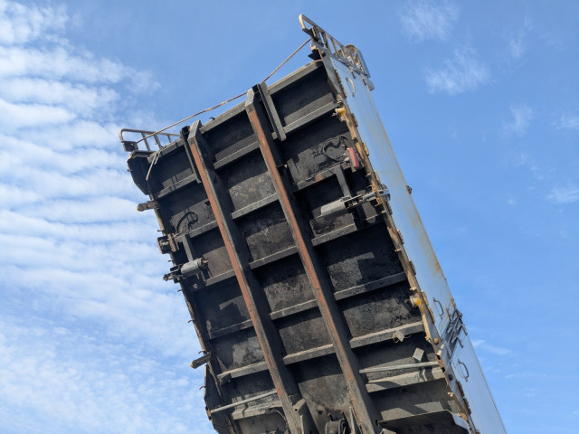 いすゞ ギガ 大型 土砂ダンプ PDG-CYM77R8(98038) 16枚目