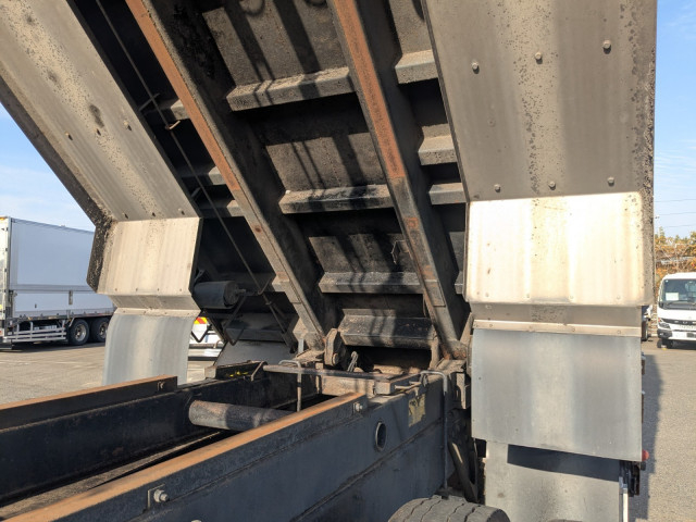 いすゞ ギガ 大型 土砂ダンプ PDG-CYM77R8(98038) 18枚目