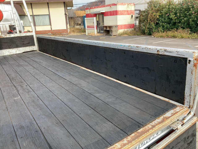 トヨタ トヨエース 小型 平ボディ（クレーン付） PB-XZU341(98052) 18枚目