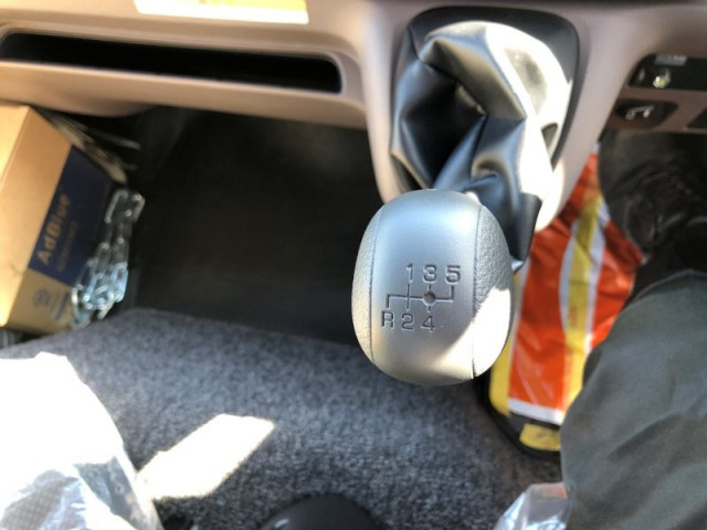 三菱ふそう キャンター 小型 平ボディ（クレーン付） 2PG-FEB80(98092) 13枚目