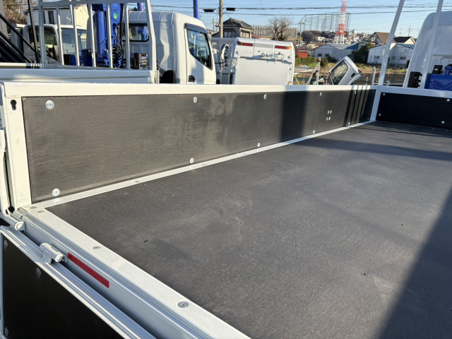 三菱ふそう キャンター 小型 平ボディ（クレーン付） 2PG-FEB80(98093) 10枚目