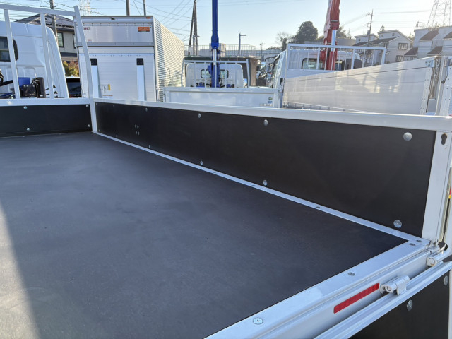 三菱ふそう キャンター 小型 平ボディ（クレーン付） 2PG-FEB80(98093) 11枚目