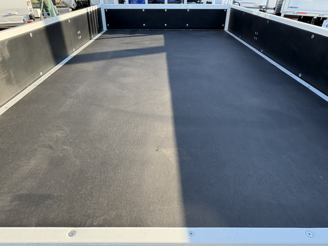 三菱ふそう キャンター 小型 平ボディ（クレーン付） 2PG-FEB80(98093) 12枚目