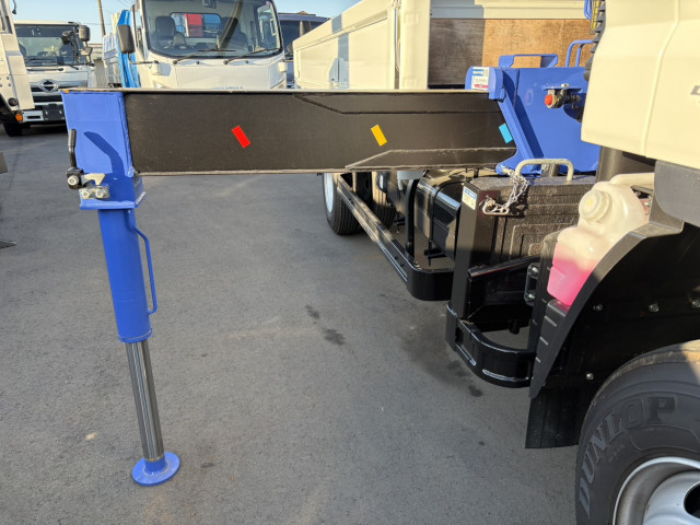 三菱ふそう キャンター 小型 平ボディ（クレーン付） 2PG-FEB80(98093) 16枚目