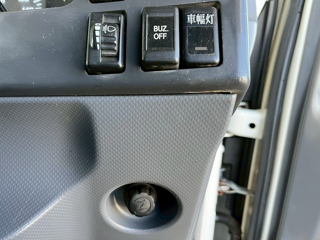 いすゞ エルフ 小型 平ボディ（クレーン付） BDG-NPR85AR(98111) 33枚目