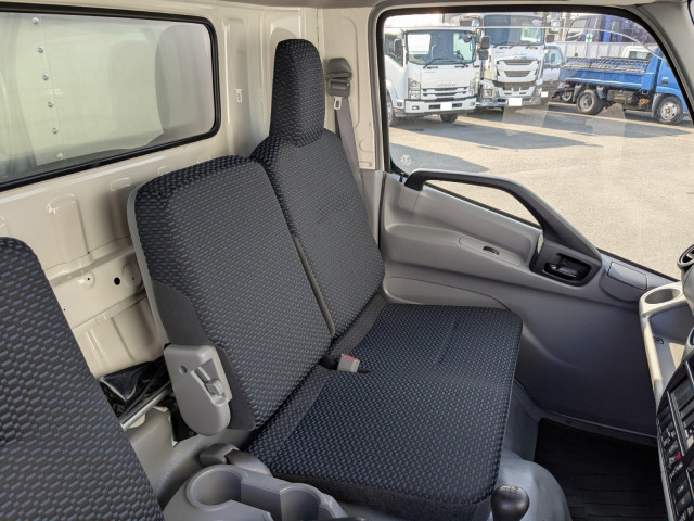 日野 デュトロ 小型 バン 2RG-XZU710M(98121) 35枚目