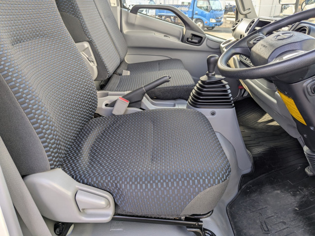 日野 デュトロ 小型 バン 2RG-XZU710M(98121) 38枚目