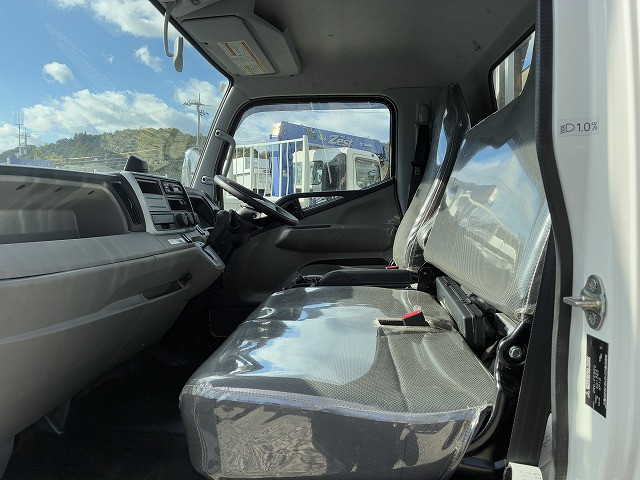 三菱ふそう キャンター 小型 平ボディ 2RG-FEB50(98124) 34枚目