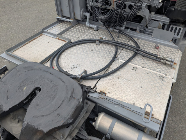 UDトラックス（日産） クオン 大型 トラクタ 2RG-GK5DAB(98128) 16枚目