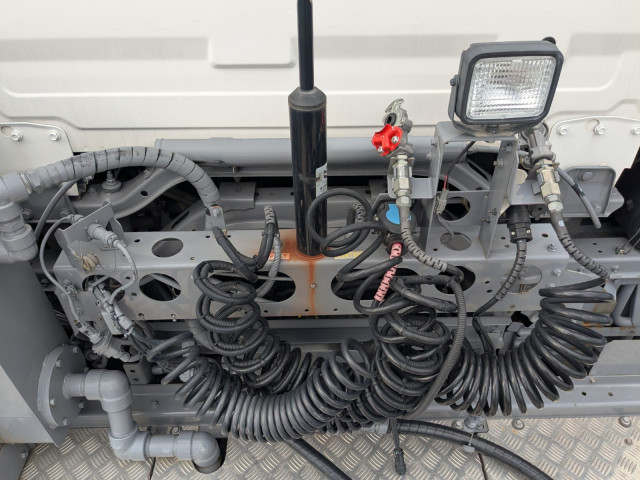 UDトラックス（日産） クオン 大型 トラクタ 2RG-GK5DAB(98128) 17枚目