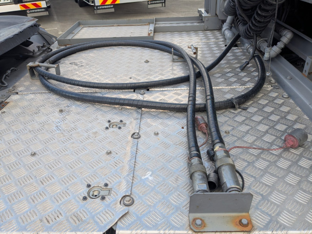 UDトラックス（日産） クオン 大型 トラクタ 2RG-GK5DAB(98128) 25枚目