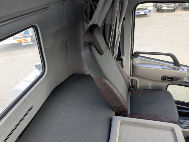 UDトラックス（日産） クオン 大型 トラクタ 2RG-GK5DAB(98128) 28枚目