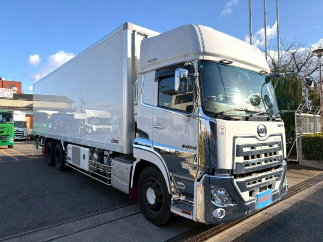 UDトラックス（日産） クオン 大型 冷蔵冷凍バン 2PG-CD5CA(98134) 2枚目