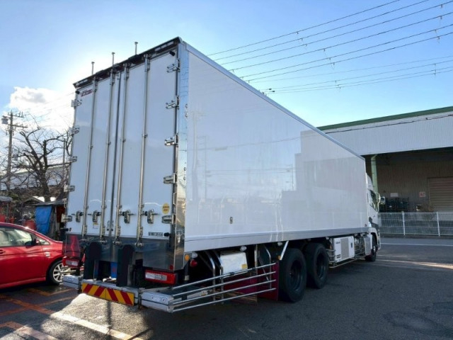 UDトラックス（日産） クオン 大型 冷蔵冷凍バン 2PG-CD5CA(98134) 3枚目