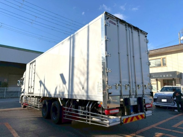 UDトラックス（日産） クオン 大型 冷蔵冷凍バン 2PG-CD5CA(98134) 4枚目