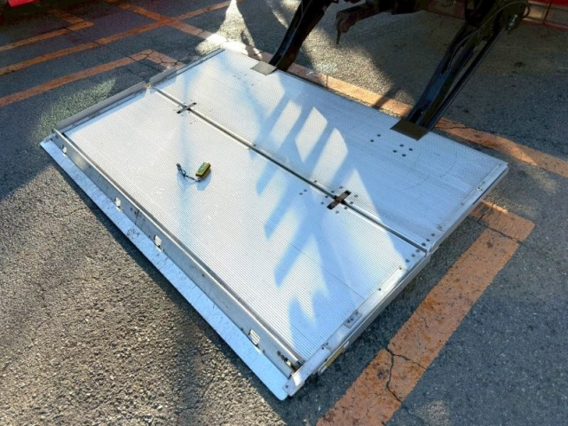 UDトラックス（日産） クオン 大型 冷蔵冷凍バン 2PG-CD5CA(98134) 6枚目