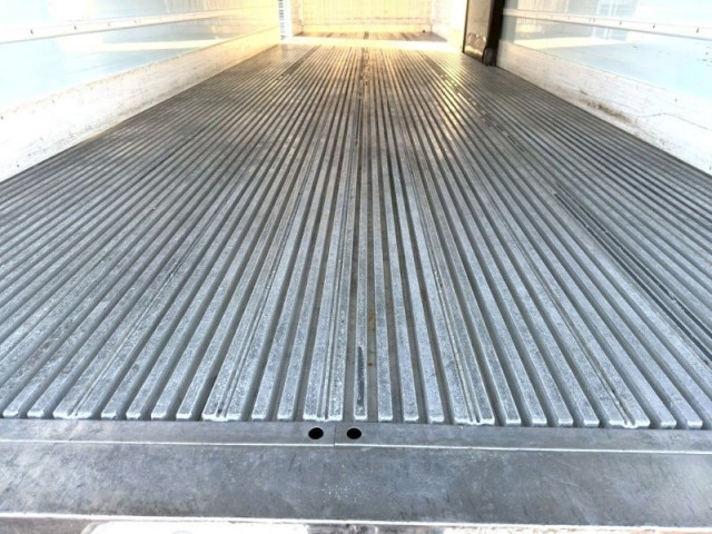 UDトラックス（日産） クオン 大型 冷蔵冷凍バン 2PG-CD5CA(98134) 8枚目