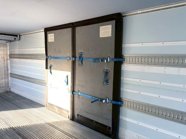 UDトラックス（日産） クオン 大型 冷蔵冷凍バン 2PG-CD5CA(98134) 11枚目