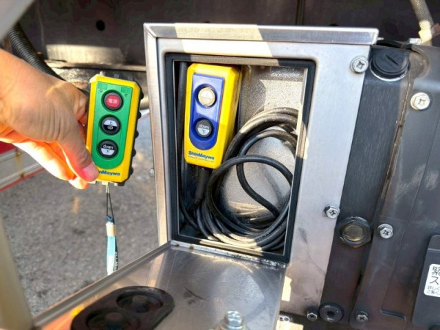 UDトラックス（日産） クオン 大型 冷蔵冷凍バン 2PG-CD5CA(98134) 12枚目