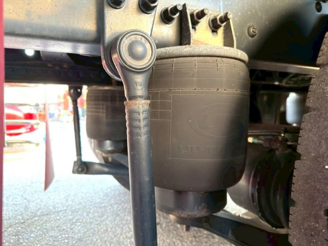 UDトラックス（日産） クオン 大型 冷蔵冷凍バン 2PG-CD5CA(98134) 15枚目