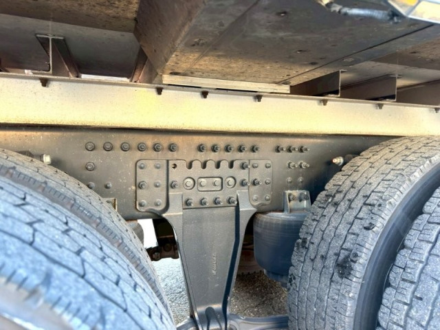 UDトラックス（日産） クオン 大型 冷蔵冷凍バン 2PG-CD5CA(98134) 16枚目