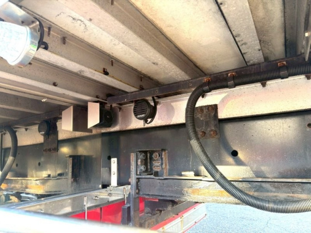 UDトラックス（日産） クオン 大型 冷蔵冷凍バン 2PG-CD5CA(98134) 17枚目