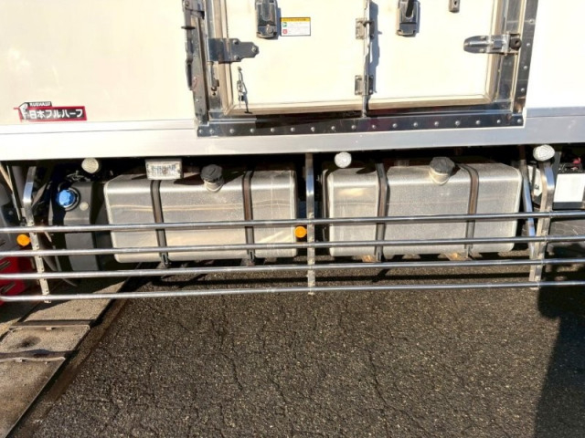 UDトラックス（日産） クオン 大型 冷蔵冷凍バン 2PG-CD5CA(98134) 18枚目