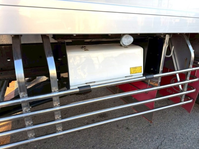 UDトラックス（日産） クオン 大型 冷蔵冷凍バン 2PG-CD5CA(98134) 19枚目
