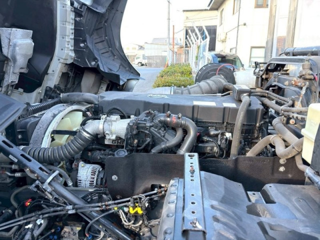 UDトラックス（日産） クオン 大型 冷蔵冷凍バン 2PG-CD5CA(98134) 22枚目