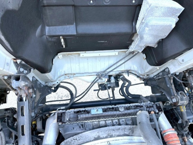 UDトラックス（日産） クオン 大型 冷蔵冷凍バン 2PG-CD5CA(98134) 25枚目