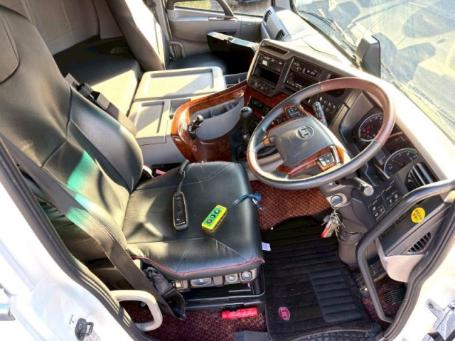 UDトラックス（日産） クオン 大型 冷蔵冷凍バン 2PG-CD5CA(98134) 28枚目