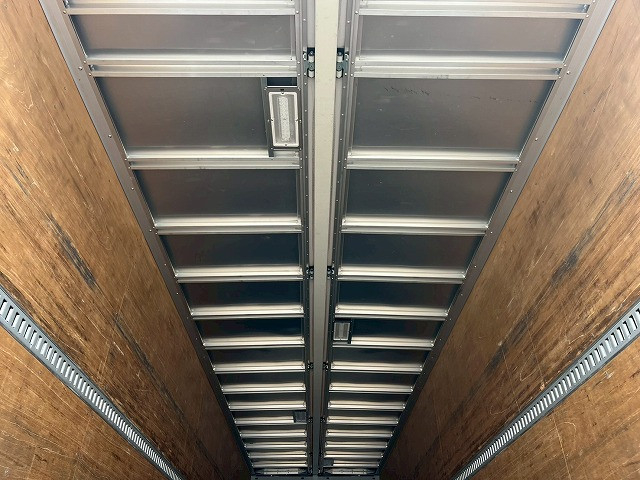 UDトラックス（日産） クオン 大型 ウィング 2PG-CG5CA(98138) 13枚目