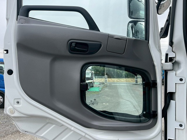 UDトラックス（日産） クオン 大型 ウィング 2PG-CG5CA(98138) 22枚目