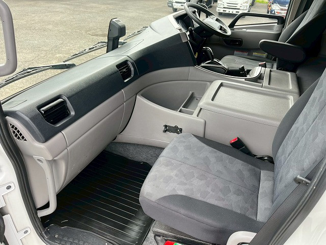 UDトラックス（日産） クオン 大型 ウィング 2PG-CG5CA(98138) 23枚目