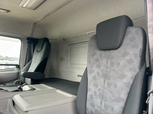 UDトラックス（日産） クオン 大型 ウィング 2PG-CG5CA(98138) 24枚目