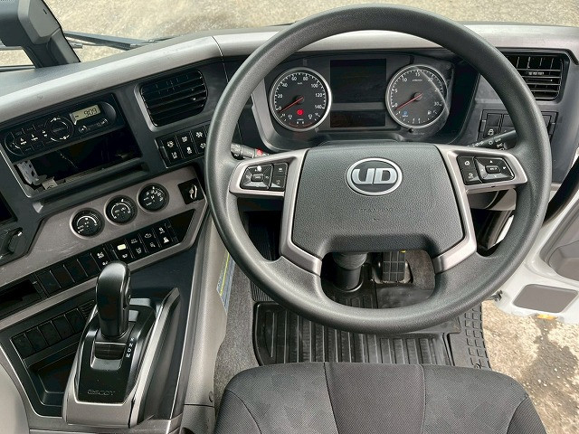 UDトラックス（日産） クオン 大型 ウィング 2PG-CG5CA(98138) 26枚目